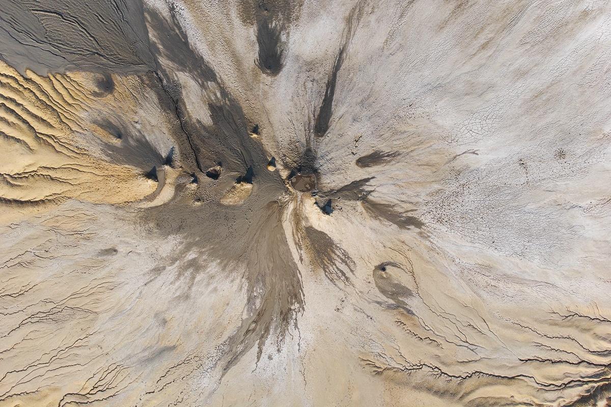 fotografie Vulcanii Noroiosi de la Paclele Mari
