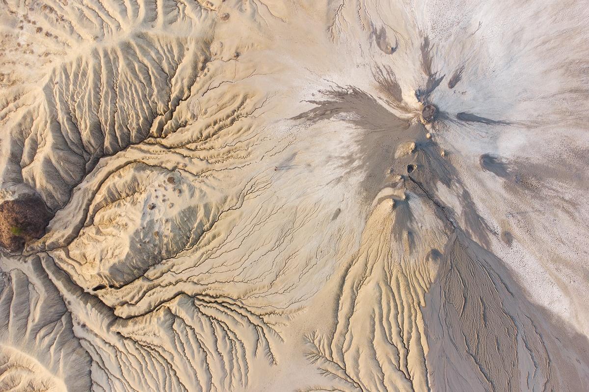 Vulcanii Noroiosi de la Paclele Mari forme si texturi