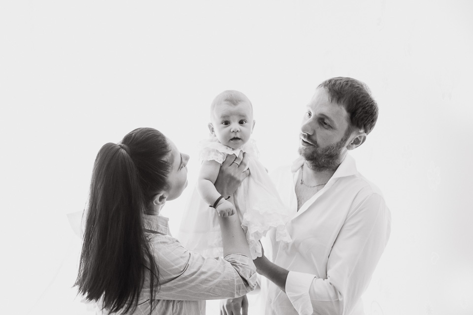 Alex Coman fotografii de botez Craiova alb negru