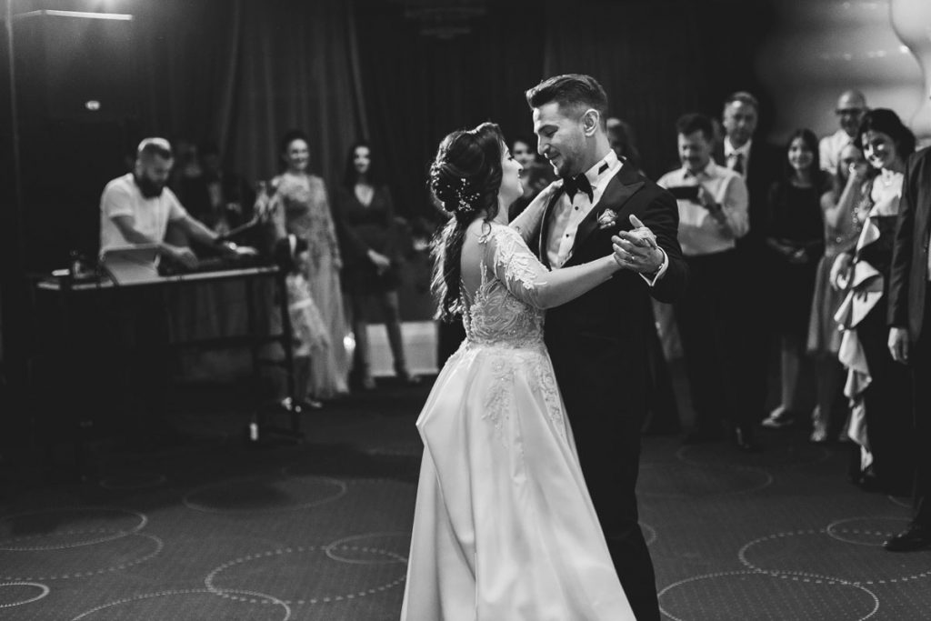 Alex Coman fotograf nunta craiova primul dans