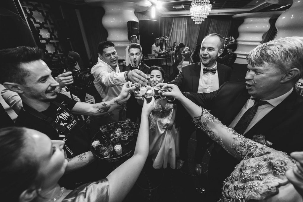 Alex Coman fotograf nunta craiova dans miri petrecere restaurant europeca