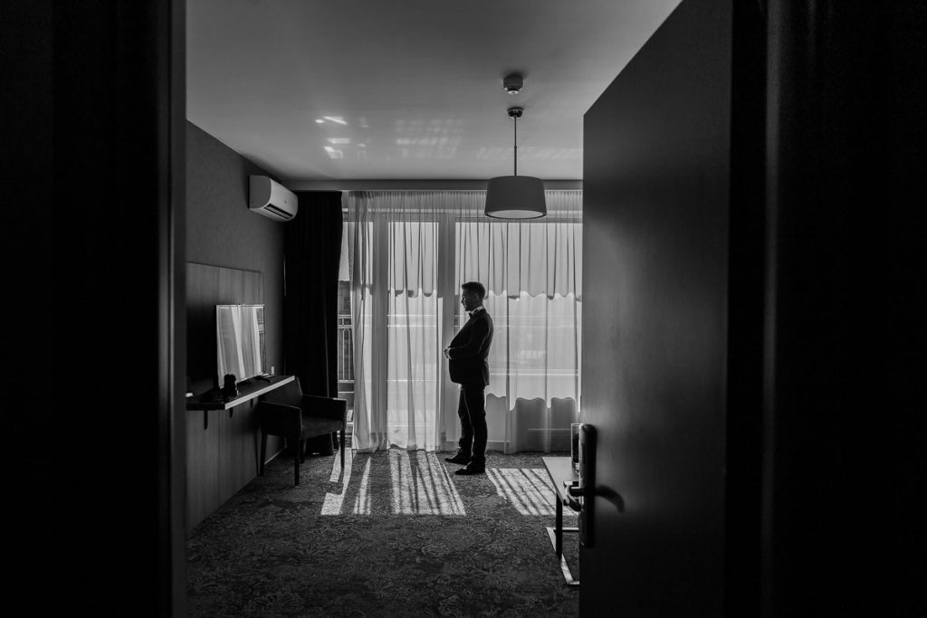 Ruxandra si Madalin fotograf nunta craiova pregatiri mire camera hotel