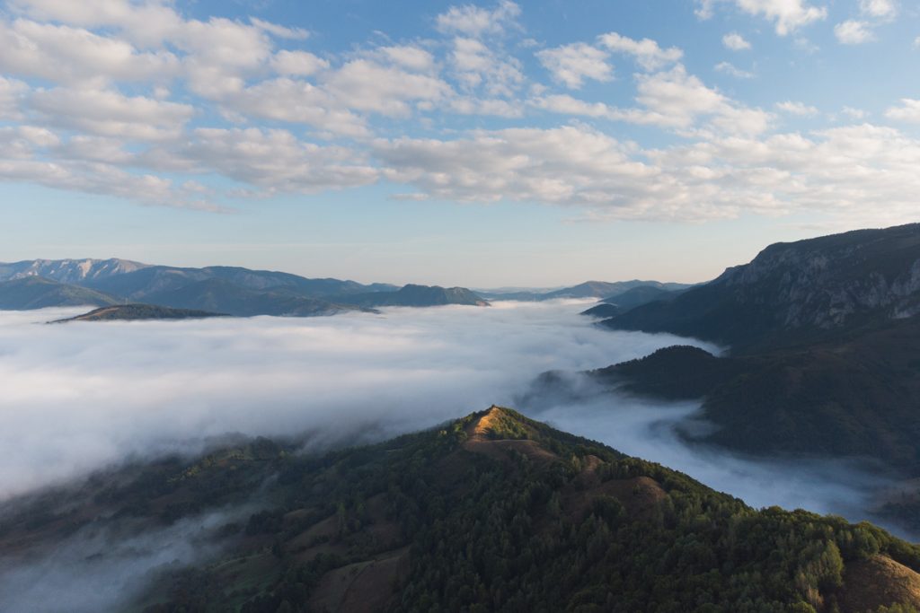 marea alpina peste valea ariesului vazuta din satul dumesti alba